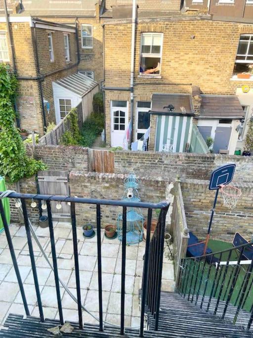 In Chiswick Homefields Apartment