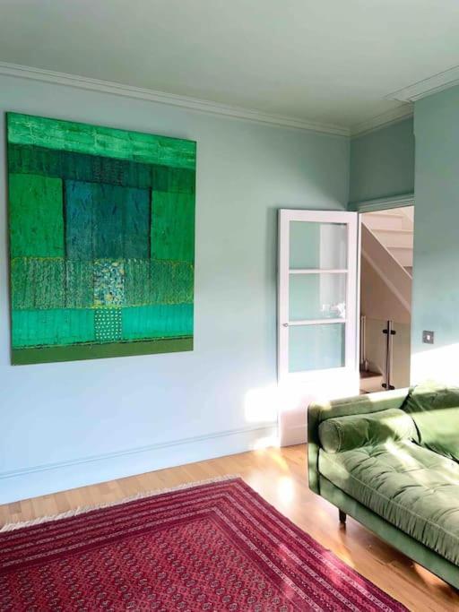 In Chiswick Homefields * London
