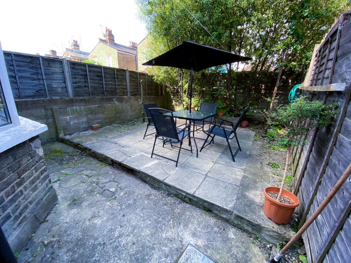 4 Bedroom House Parking & Garden Near Central Holiday home London
