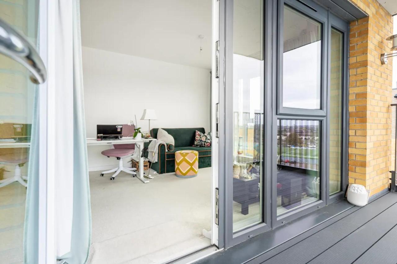 Sunny Luxury Skyline Flat Near Alexandra Palace, Tottenham Stadium & Drumsheds Appartamento