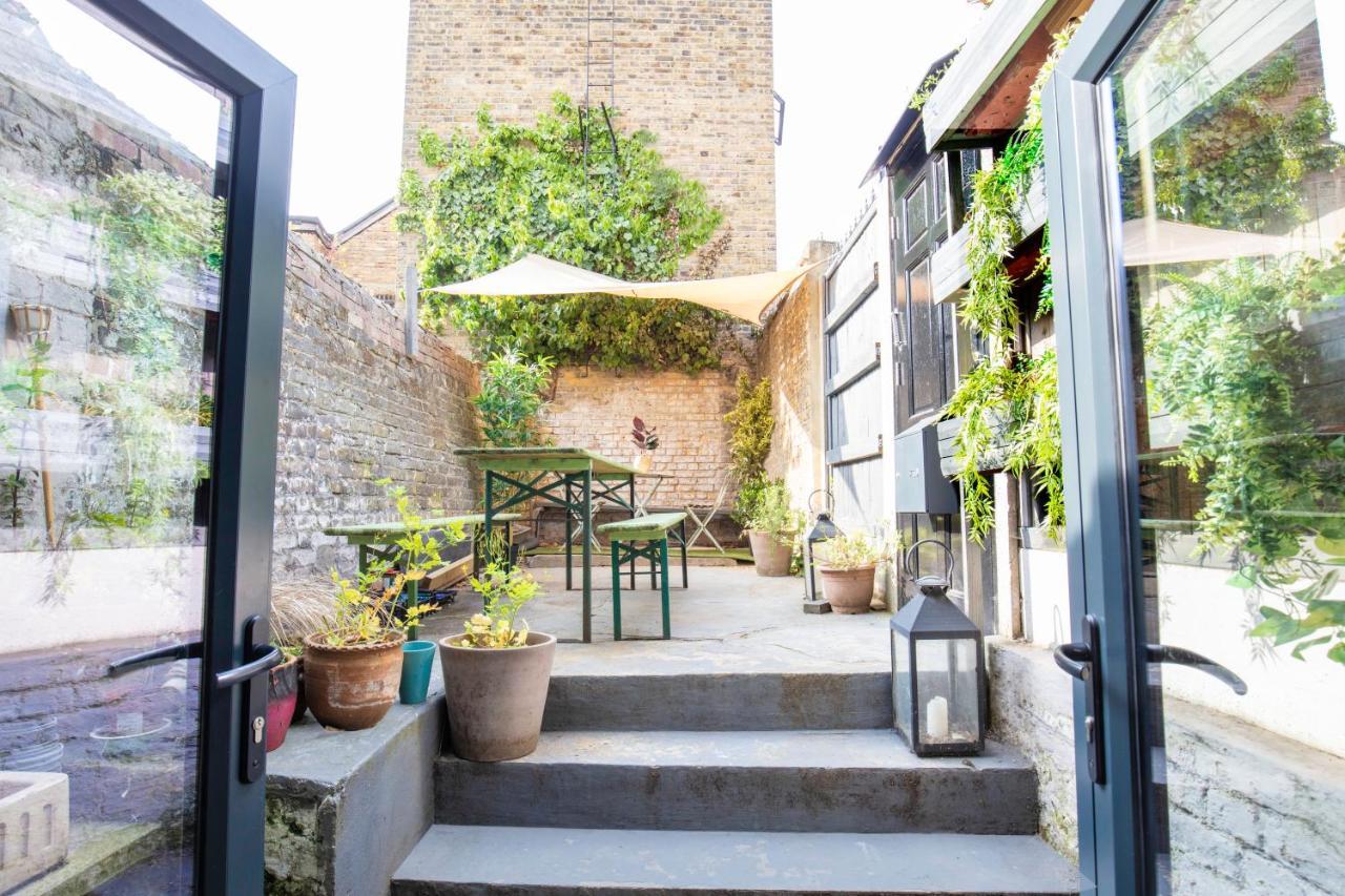 Apartment Modern Flat With King Bed, Garden & Outdoor Dining