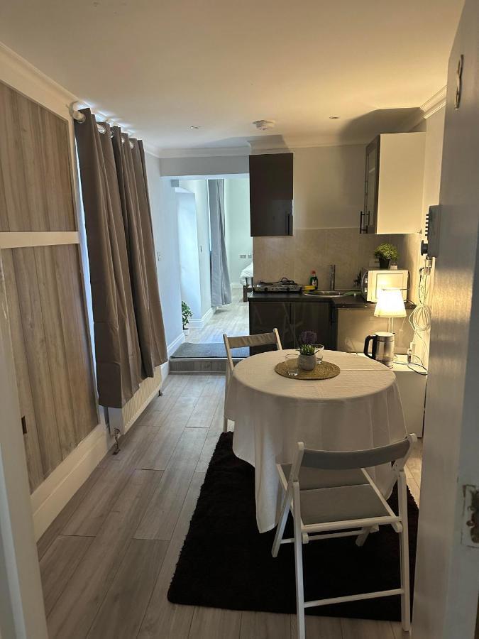Charming 1-bed In 8 Appartement *