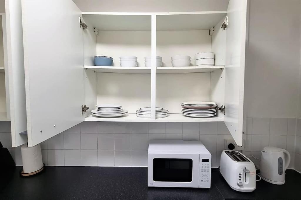 2 Bedroom In Kennington Apartment