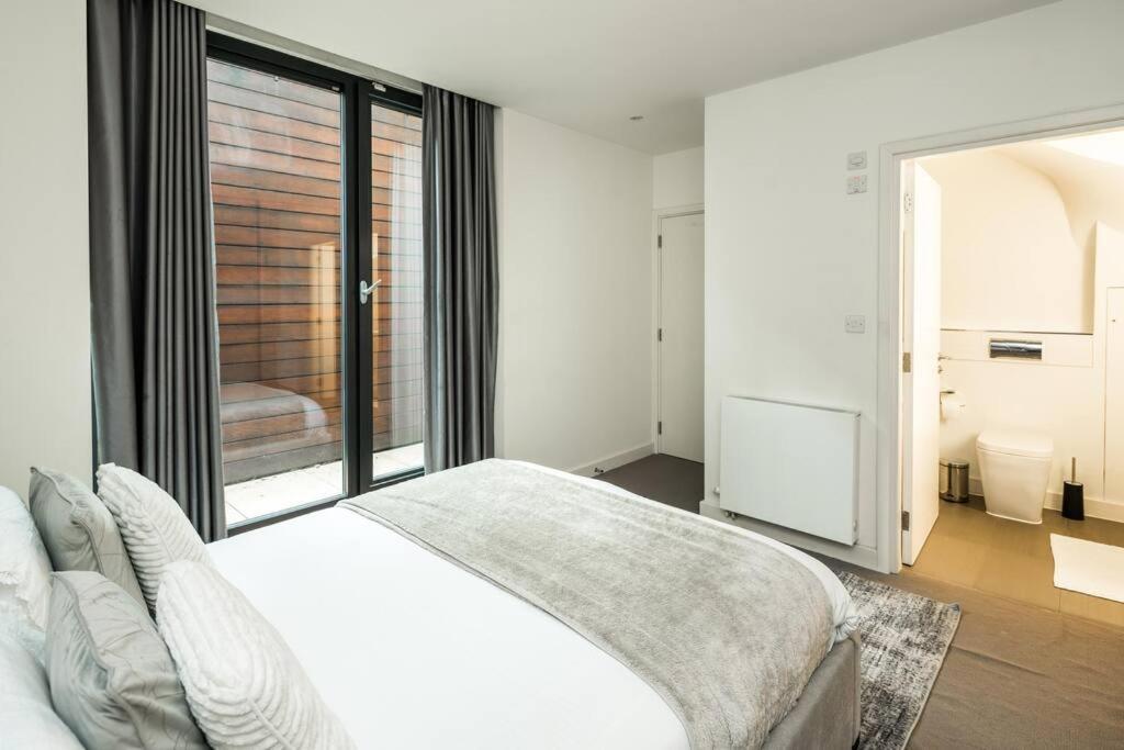Chic And Spacious Flat Near Bond Street Lejlighed