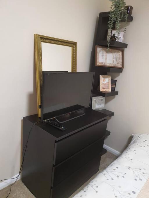 2 Bedroom Flat In Vauxhall, Lejlighed