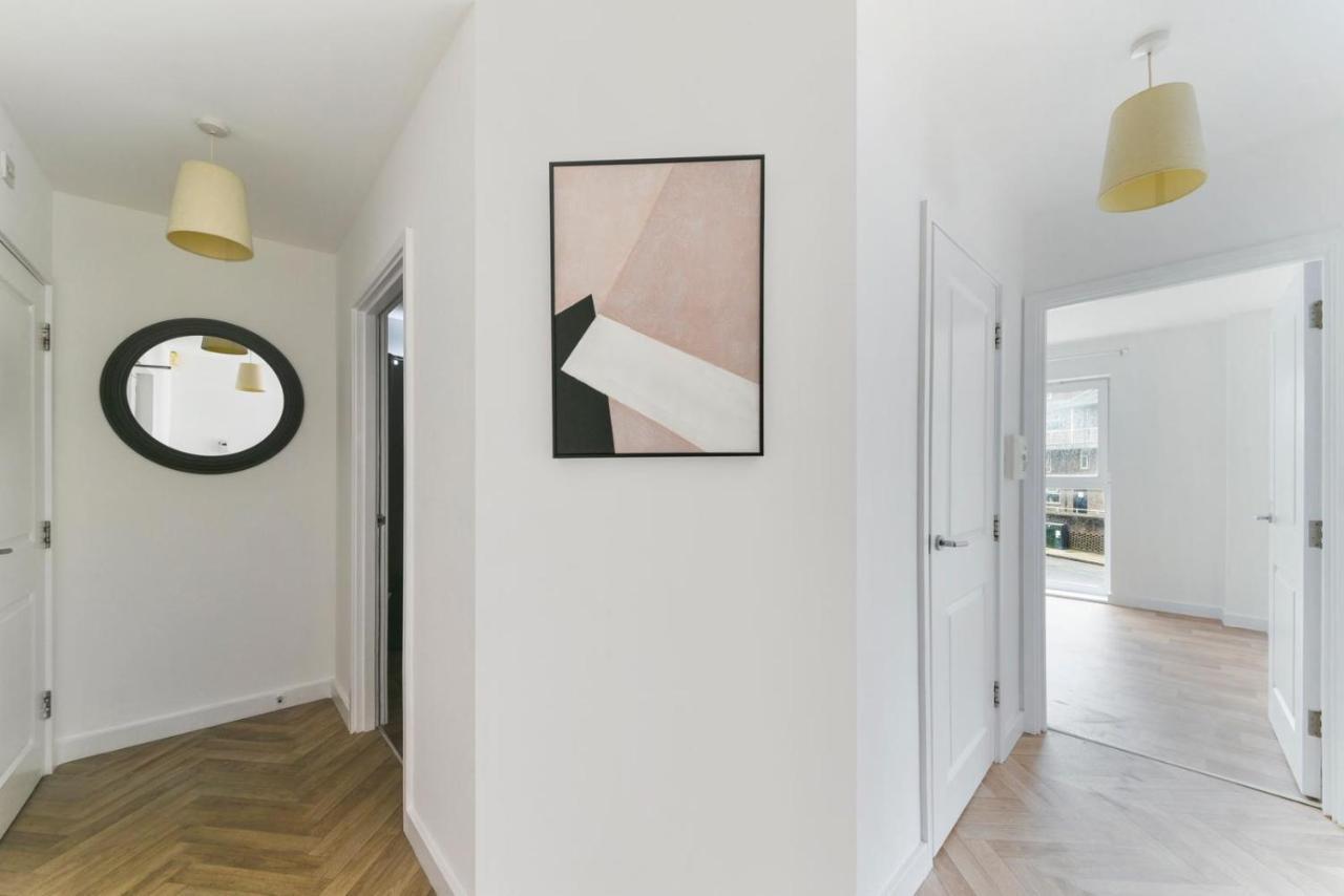Amazing 2 Bedroom Flat In Canary Wharf Apartment