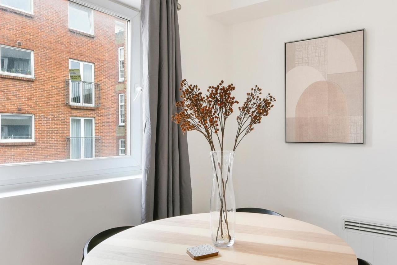 Amazing 2 Bedroom Flat In Canary Wharf Apartment