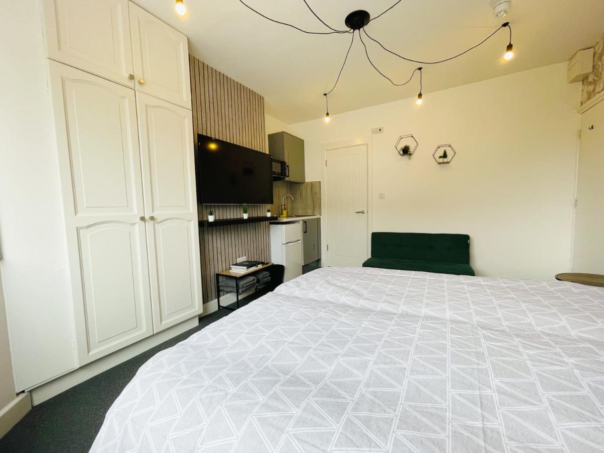 Cosy Bright Close To Wembley Stadium Londen