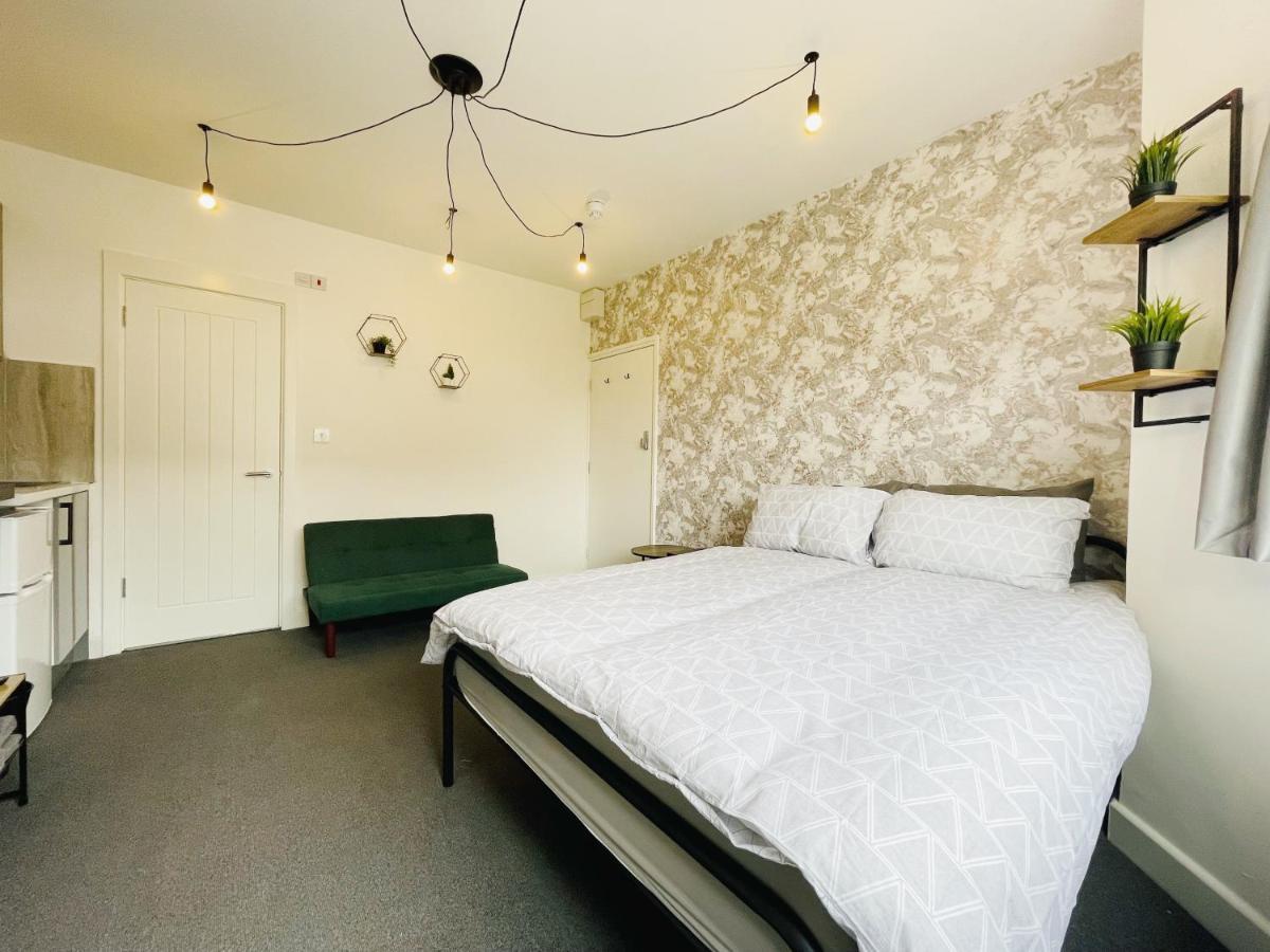 Cosy Bright Close To Wembley Stadium