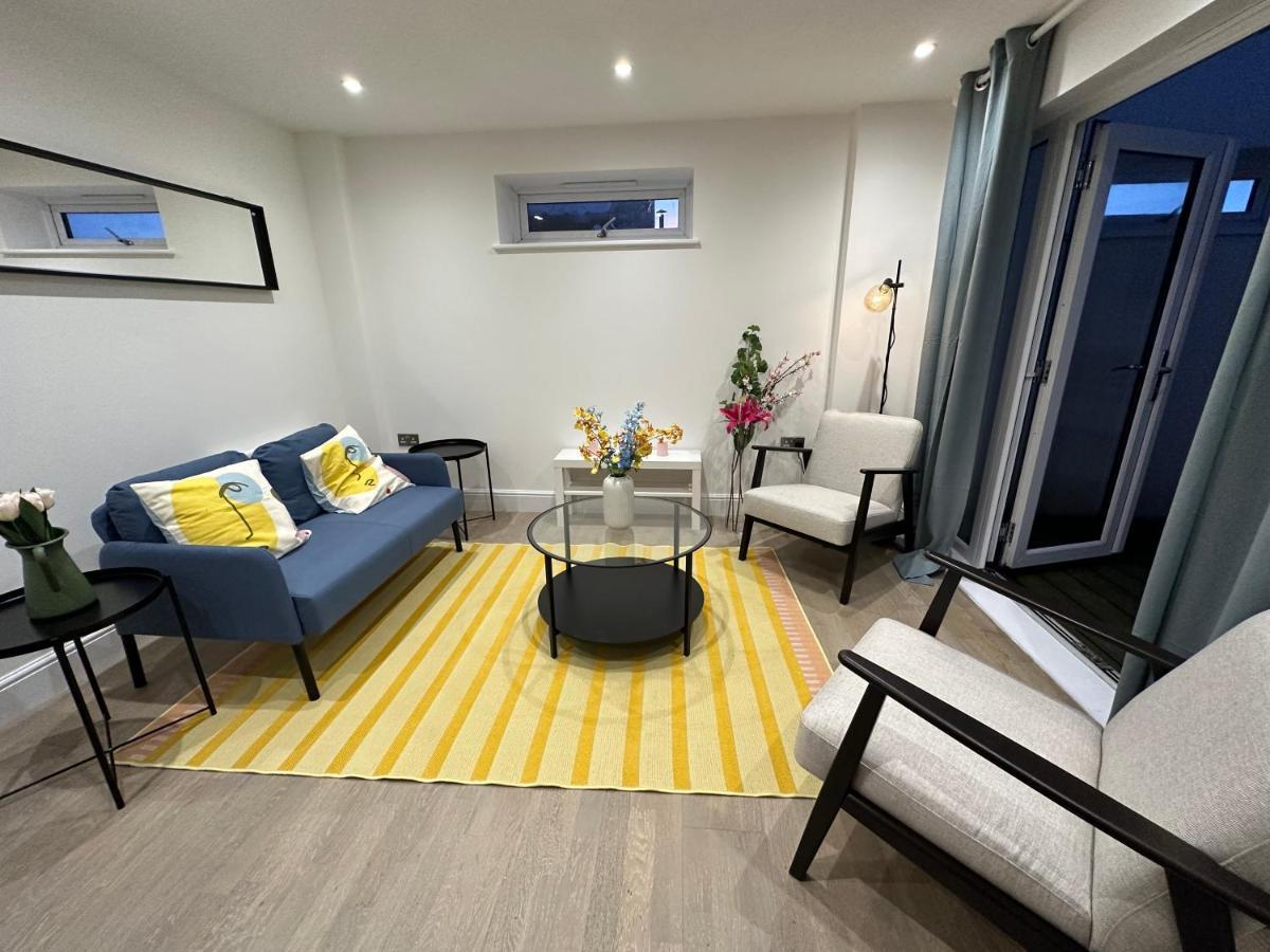 Brilliant Private Bedroom & En-suite In New Flat -1a August House *