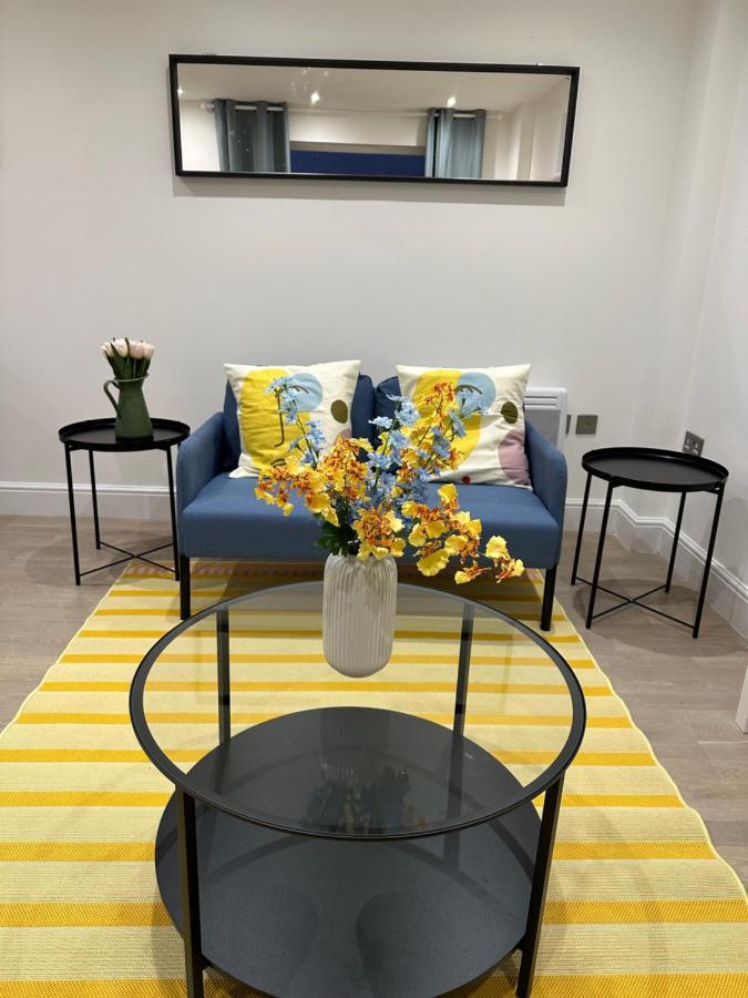 Brilliant Private Bedroom & En-suite In New Flat -1a August House London
