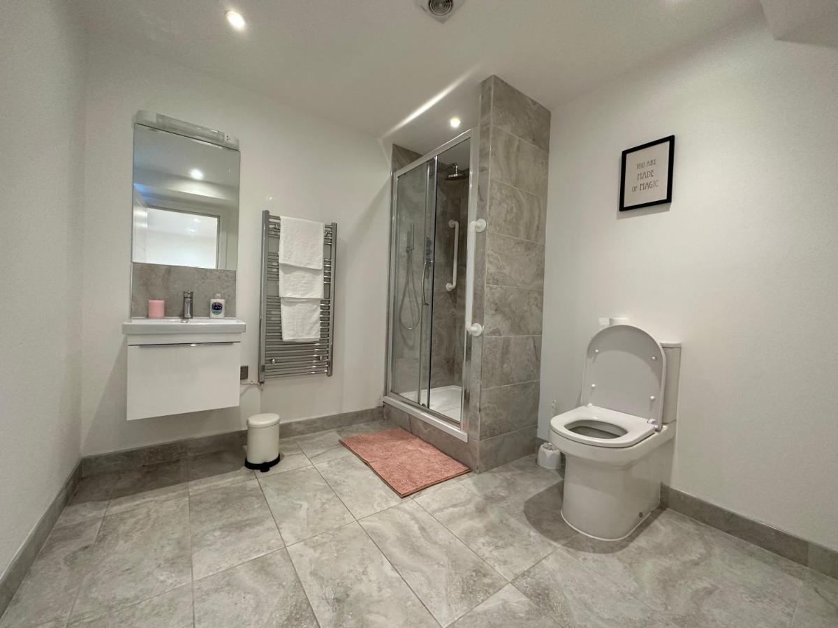 Apartment Brilliant Private Bedroom & En-suite In New Flat -1a August House