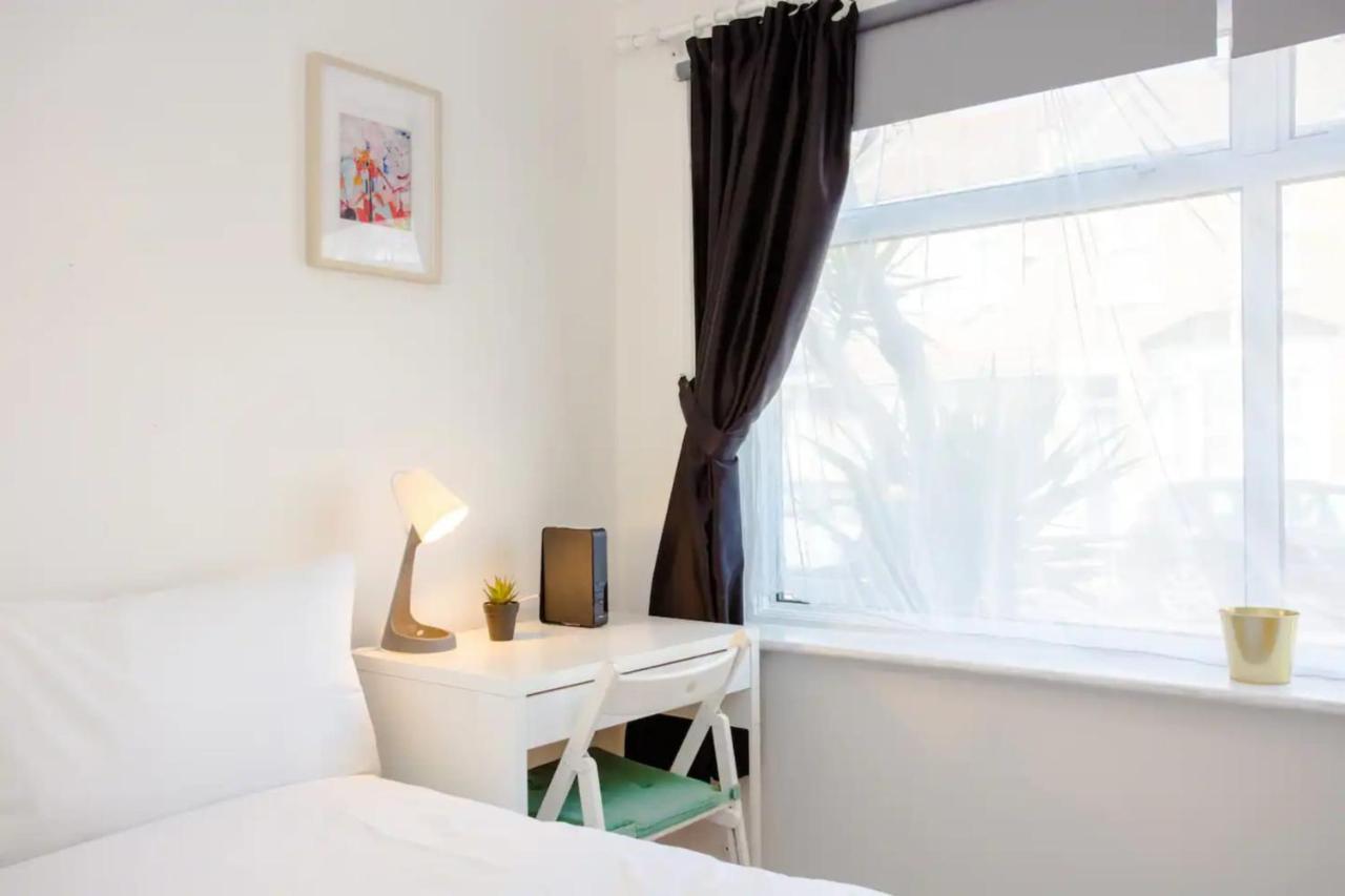 Hébergement de vacances Stylish 4bd House With Private Garden - Stratford *