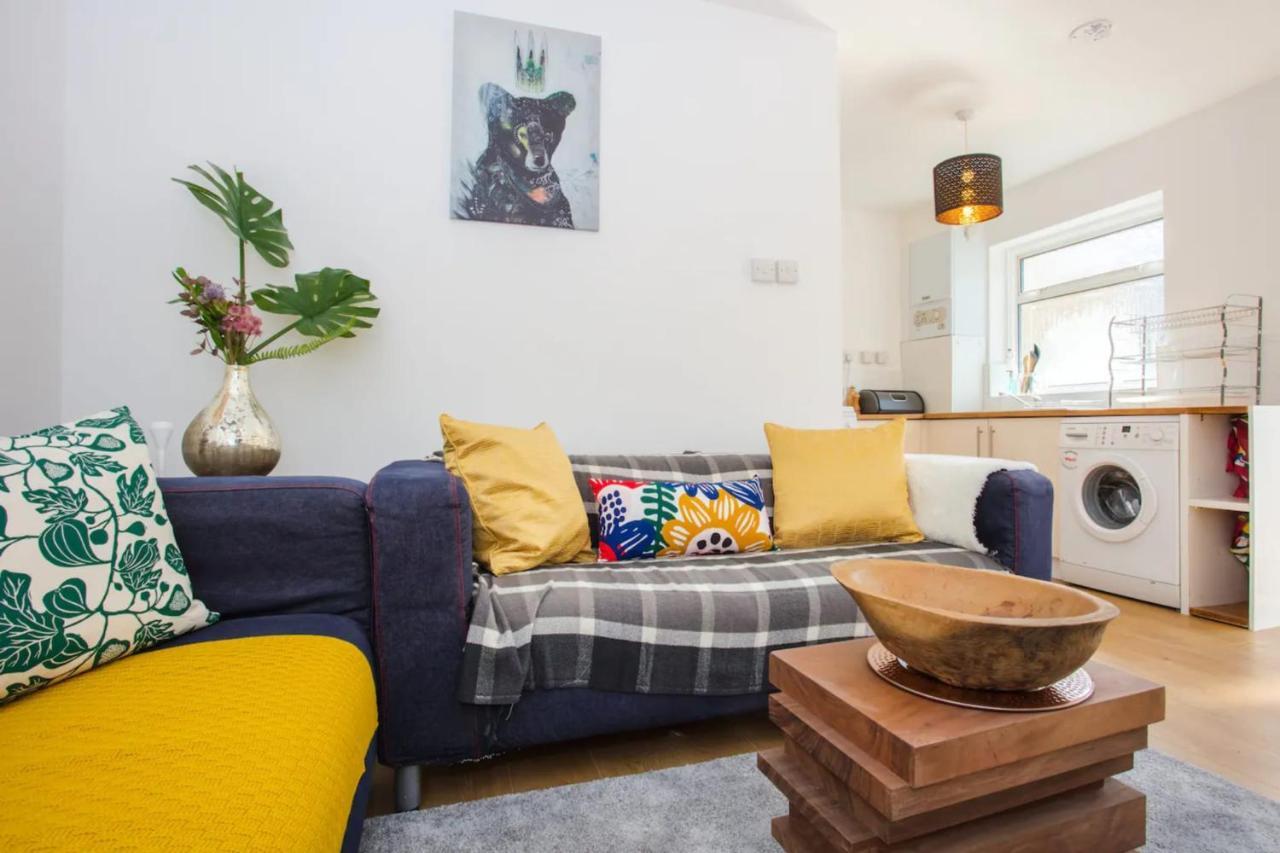 Hébergement de vacances Stylish 4bd House With Private Garden - Stratford