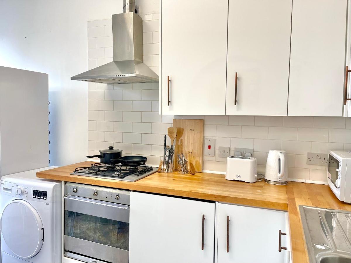 Archway Station Big Bedroom Flat * Londen
