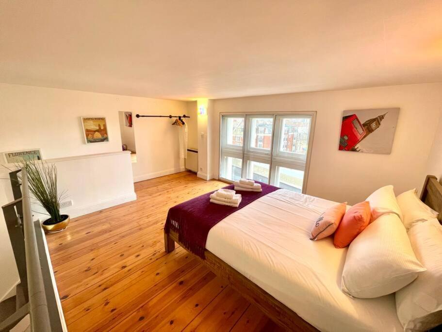 Lejlighed High-ceiling Flat With Rooftop & Skyline View London