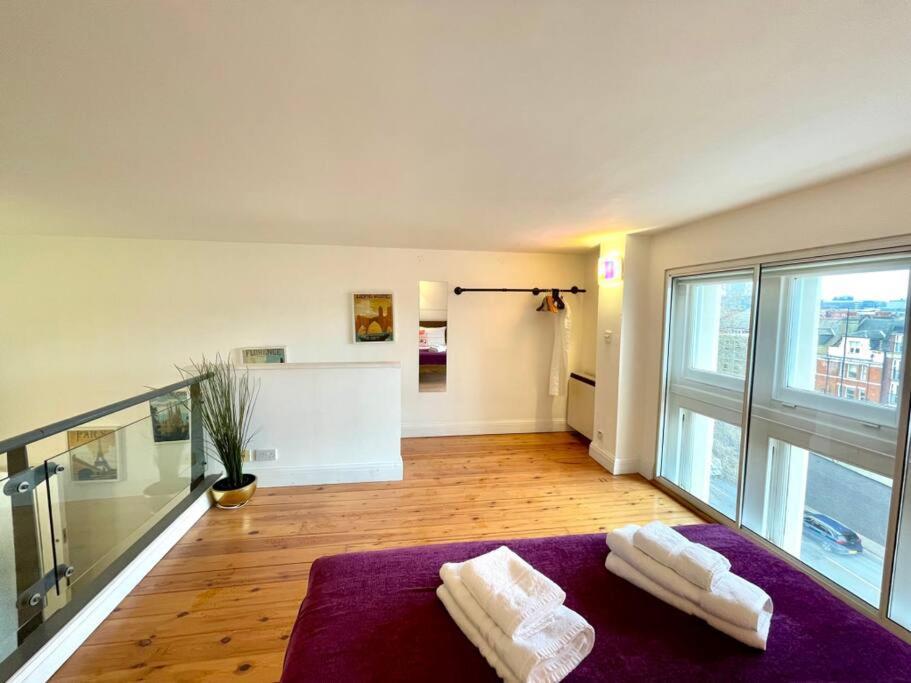 Lejlighed High-ceiling Flat With Rooftop & Skyline View London
