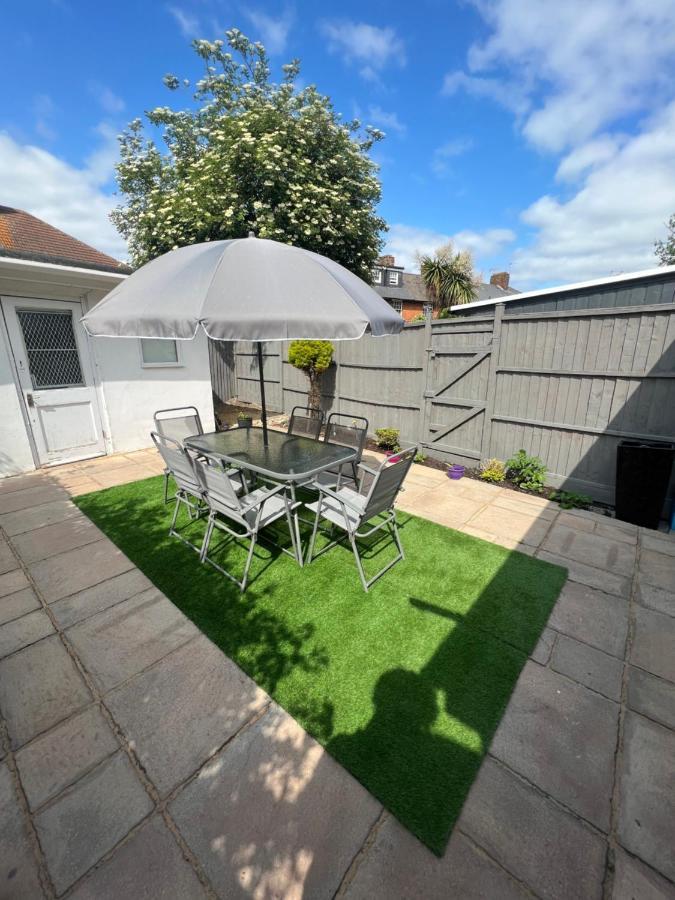 Semesterbostad Spacious 5 Bed, 2 Bathrooms House With A Private Garden London