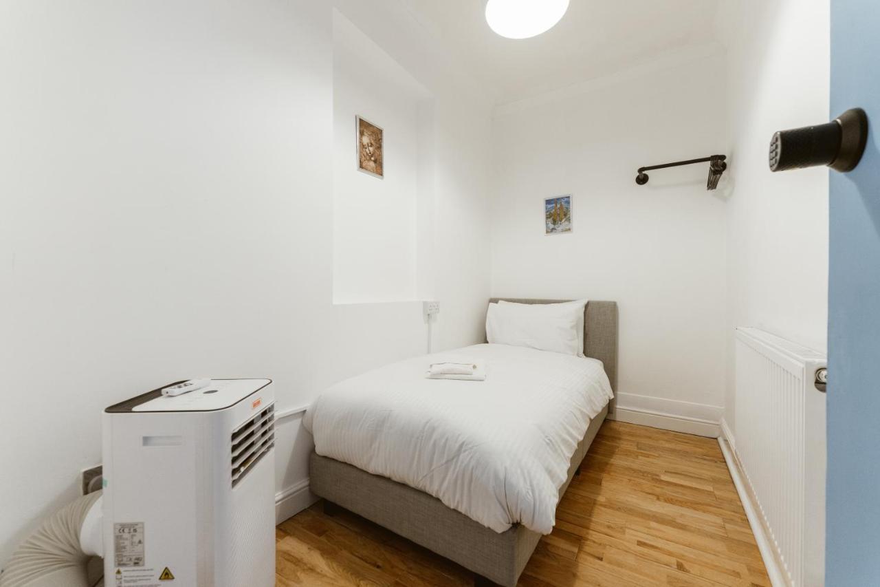 Guest house Great In Stepney Station - 12 *