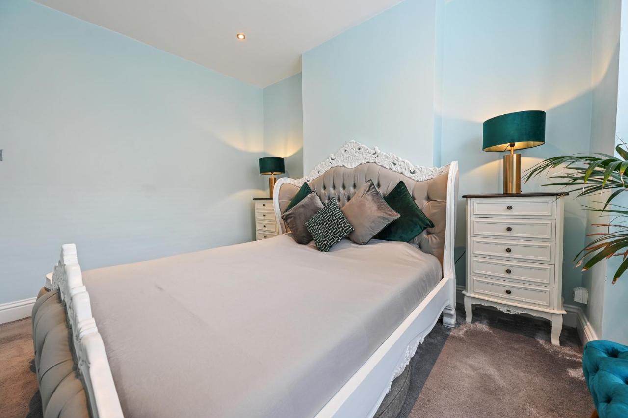 Wembley Luxury Residence- Opulence House Feriehus