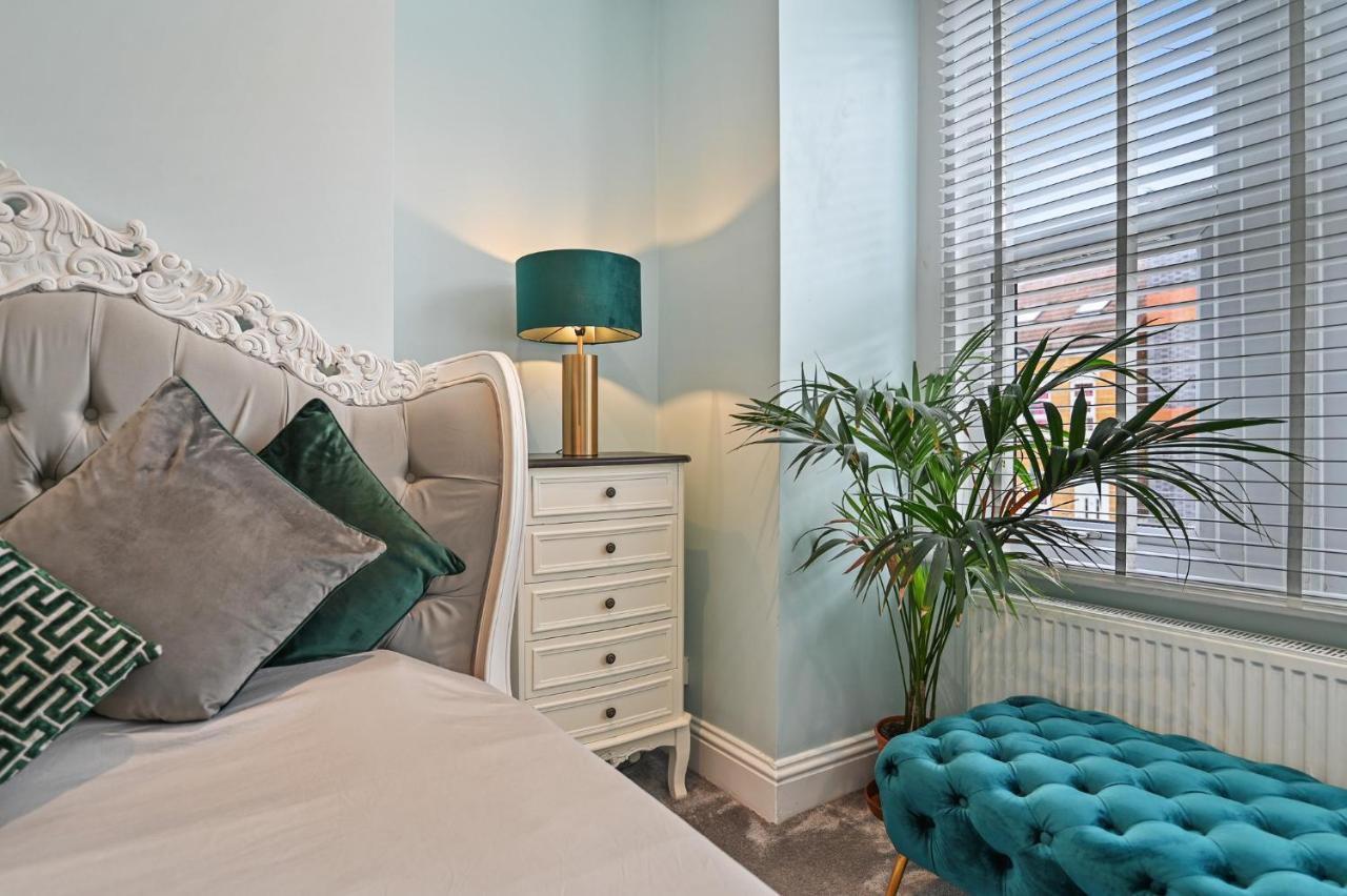 Wembley Luxury Residence- Opulence House Feriehus
