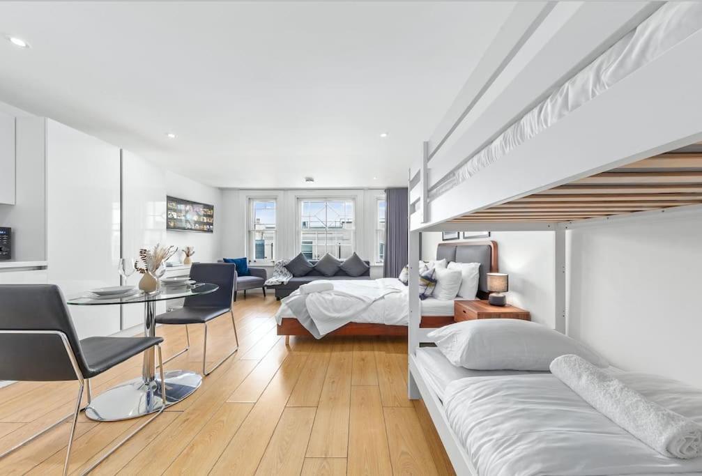 Piccadilly Haven, Flat In Vr12 Apartment *