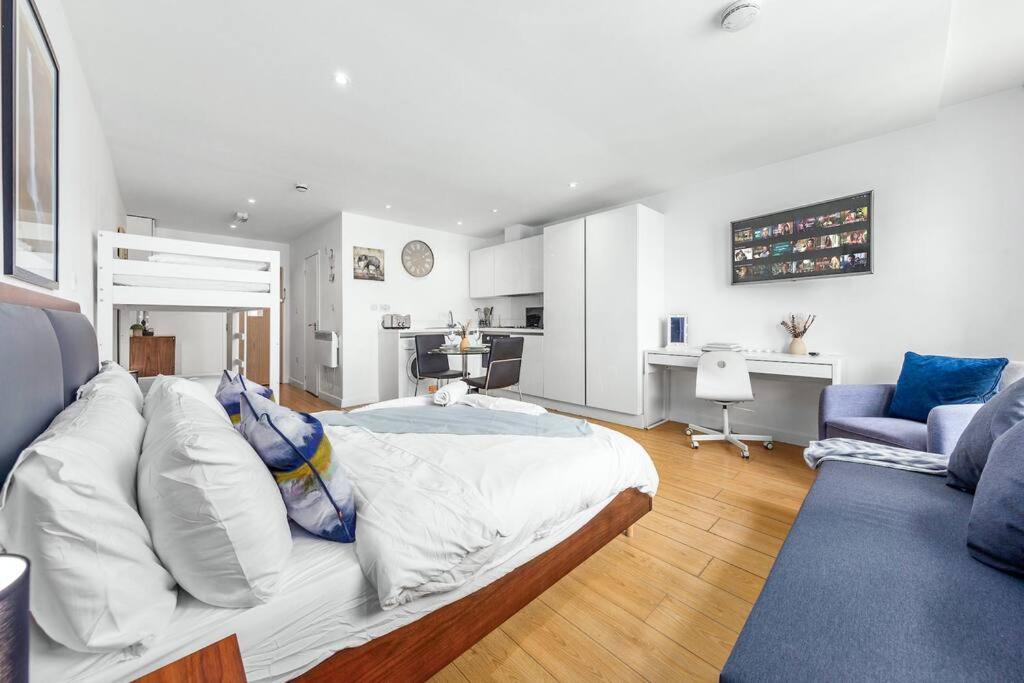 Apartment Piccadilly Haven, Flat In Vr12 London