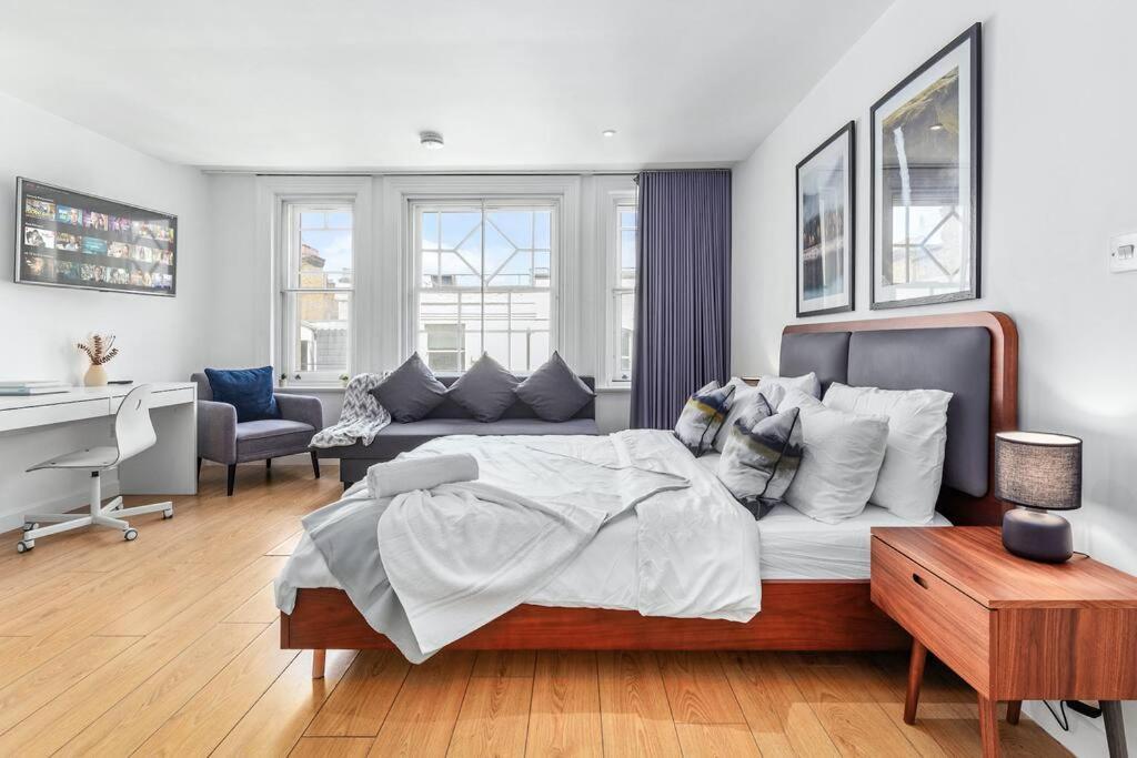 Piccadilly Haven, Flat In Vr12 Apartment