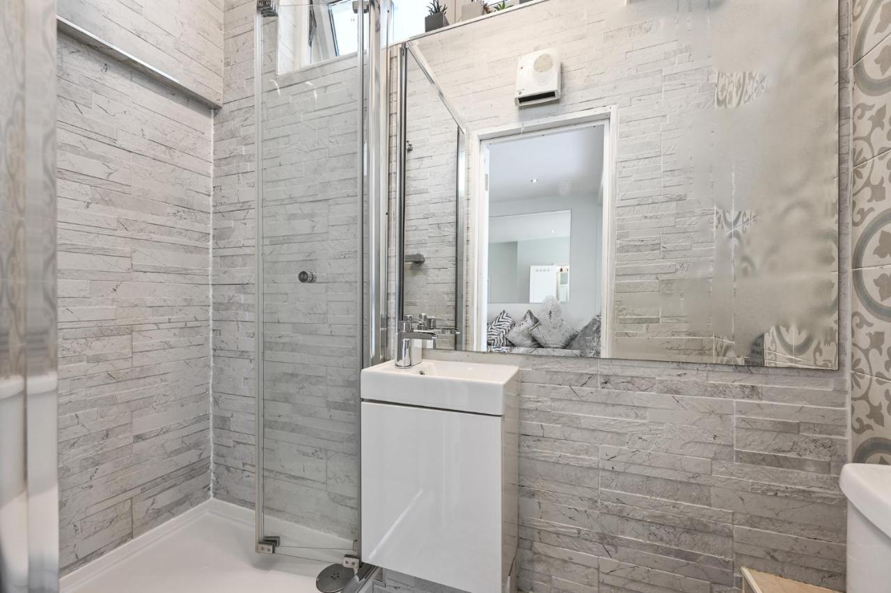Wembley Luxury Residence- Opulence House Feriehus *