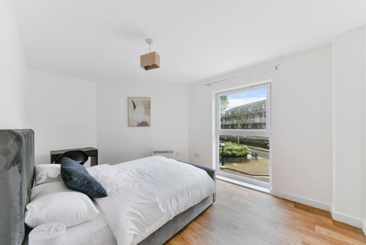 Amazing 2 Bedroom Flat In Canary Wharf Apartment *