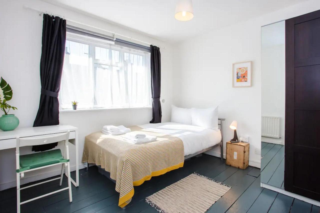 Hébergement de vacances Stylish 4bd House With Private Garden - Stratford Londres