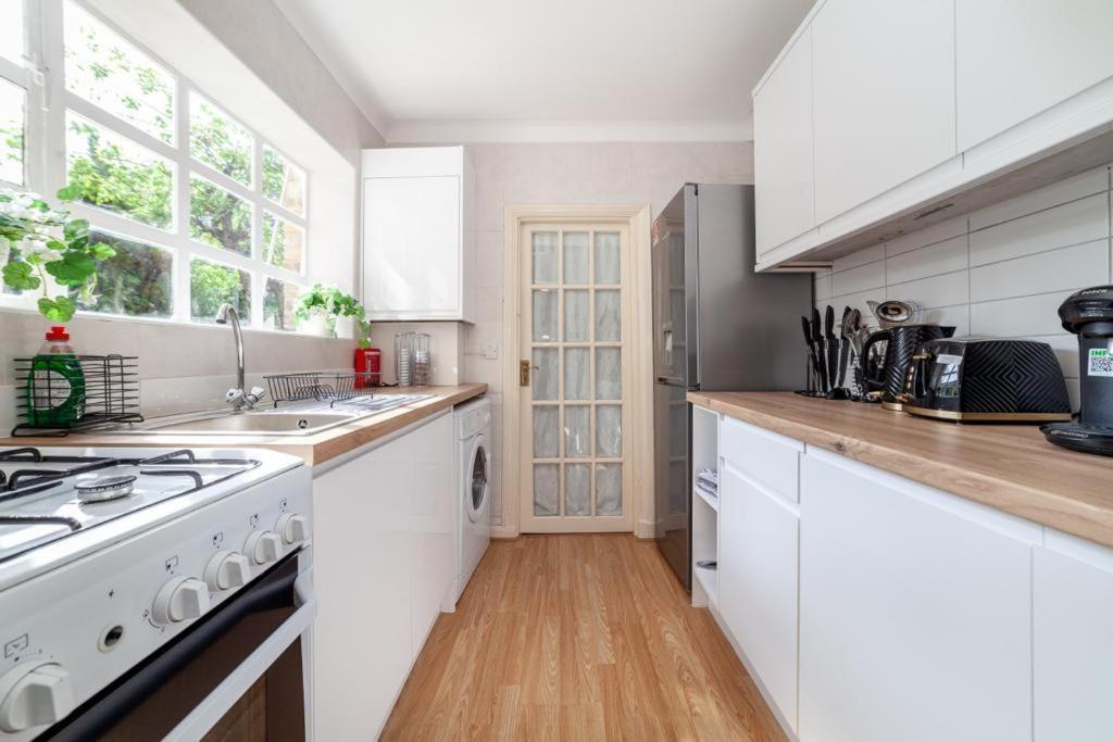 One Bedroom Flat In The Heart Of Brixton Lägenhet London