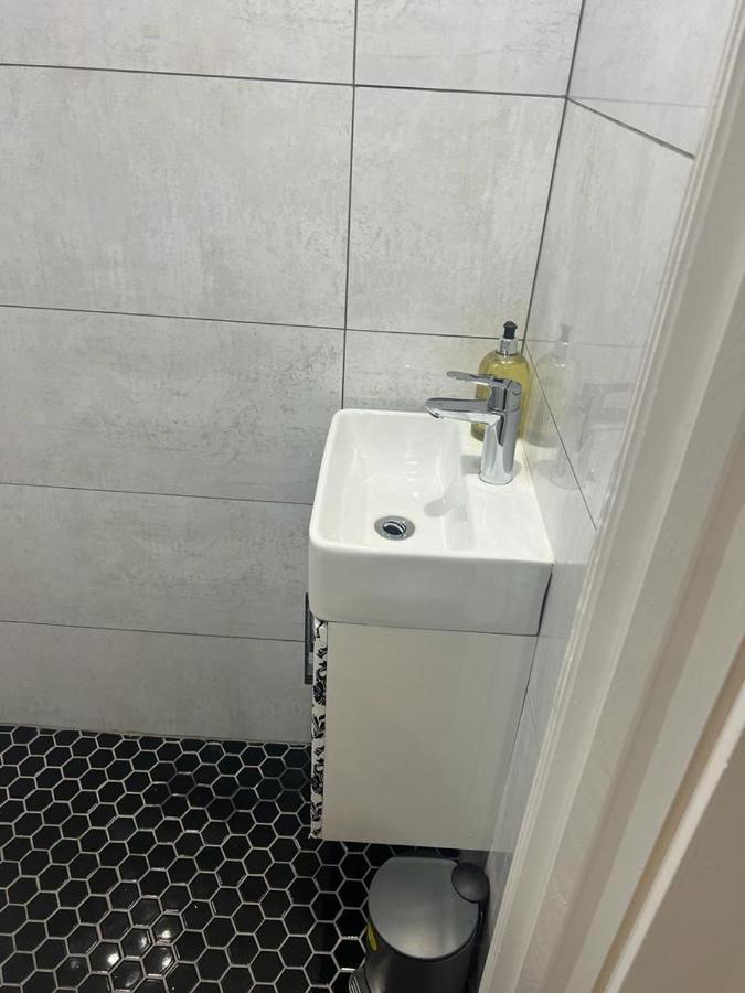 Appartement Queenstown Road Studio Flat Londen