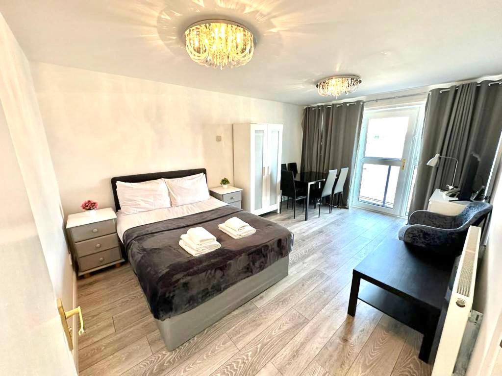 Lägenhet 3 Bedroom Riverview Flat Canary Wharf Free Parking