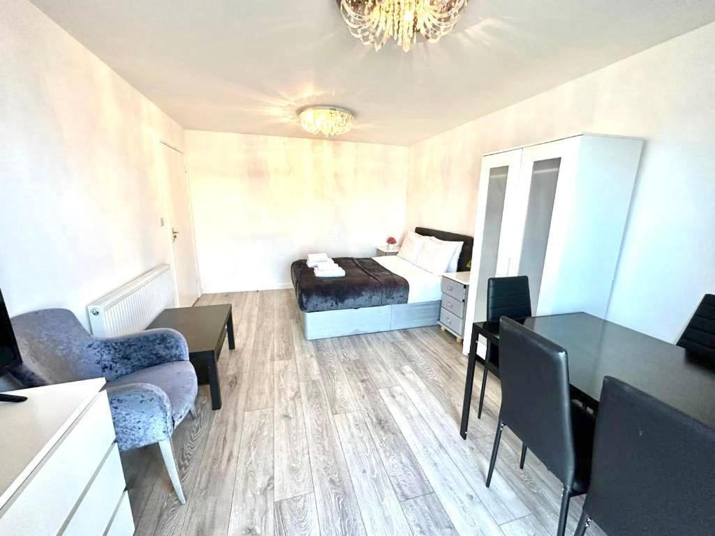 Lägenhet 3 Bedroom Riverview Flat Canary Wharf Free Parking