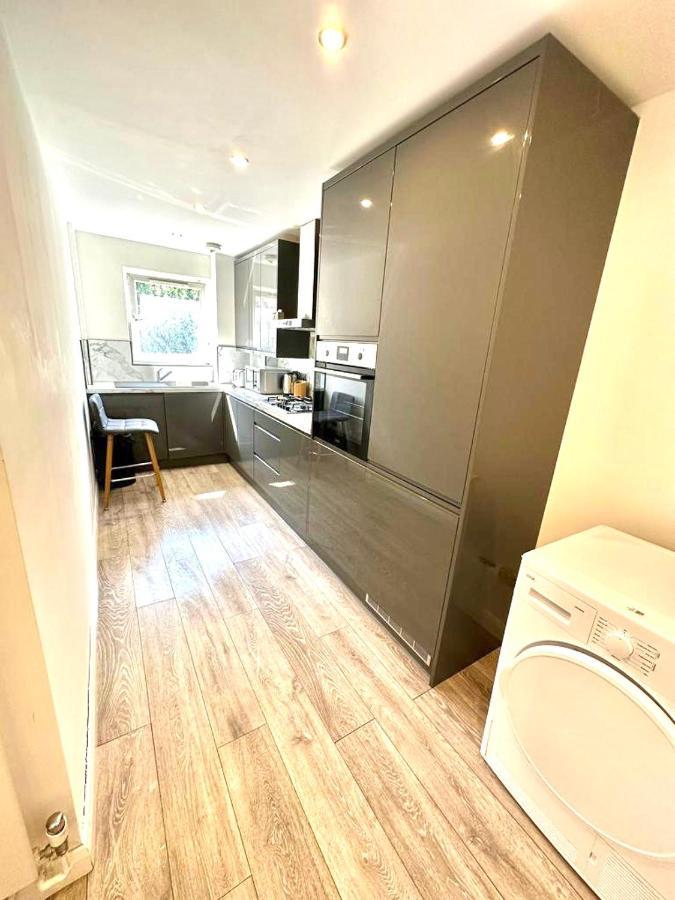 3 Bedroom Riverview Flat Canary Wharf Free Parking * Londres