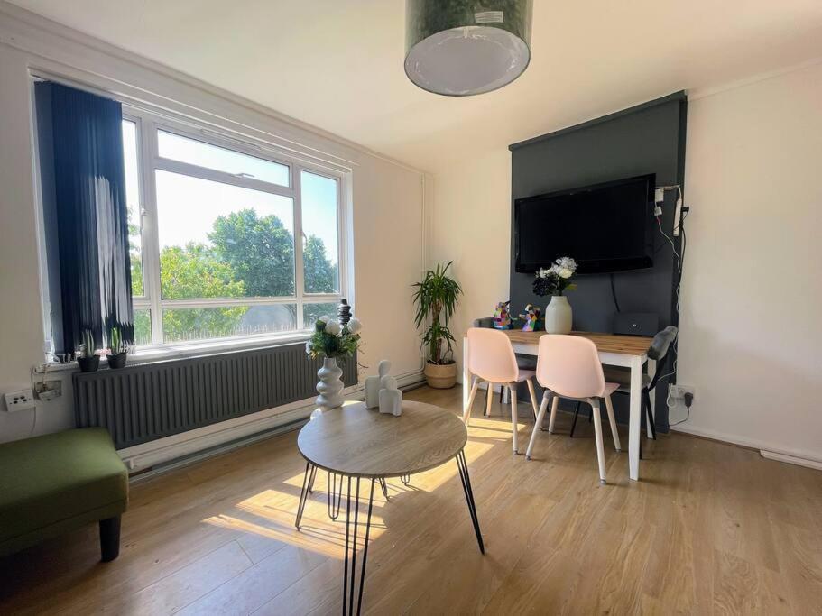 Stylish 2 Bedroom Flat In Angel Location Leilighet London