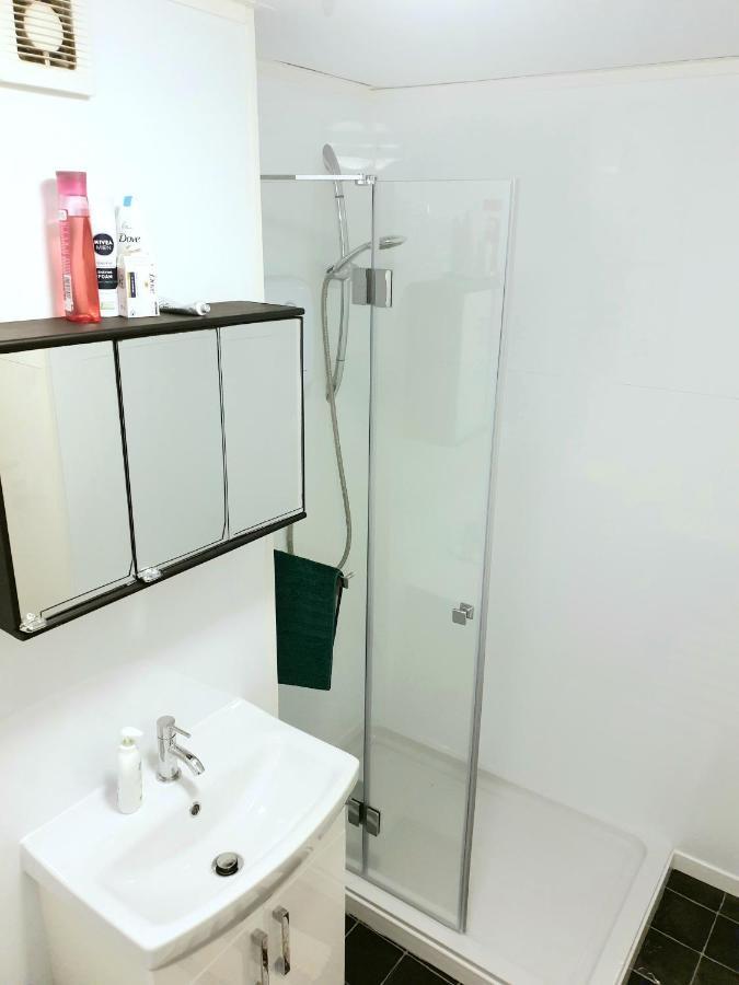 Elephant & Castle - Zone 2 - Private - Shared Bathroom * Londen