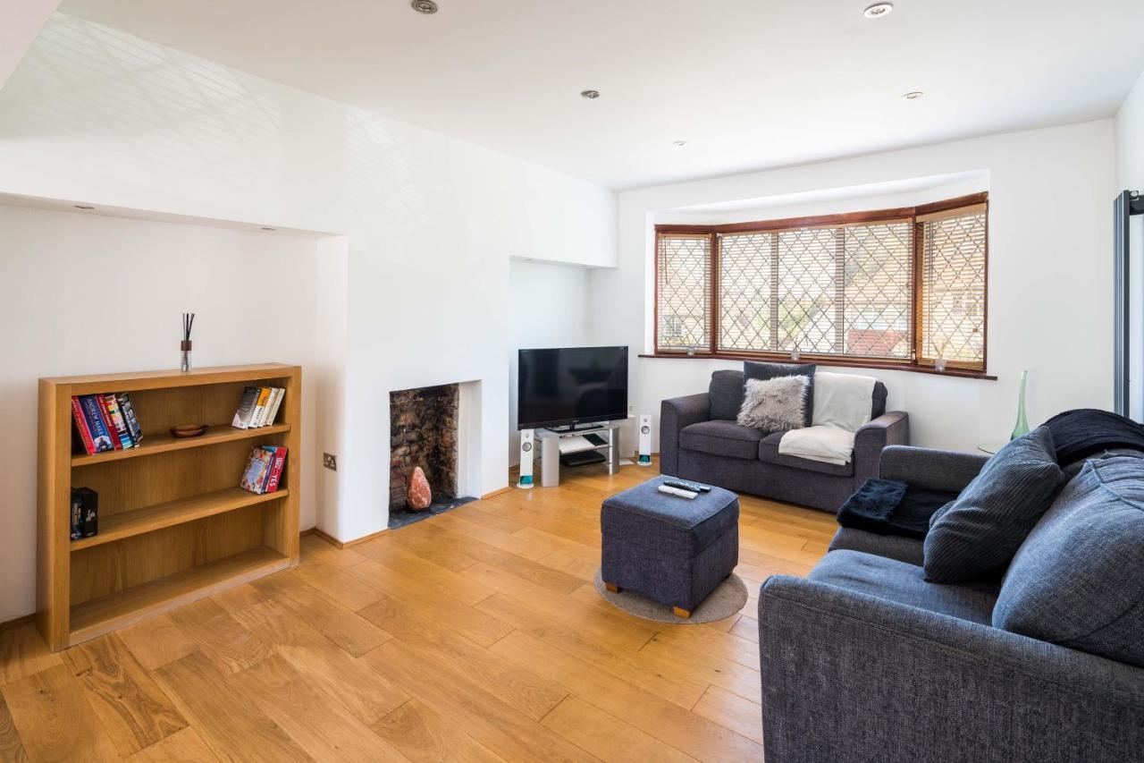 Elegant 2bd House With Garden And Decked Patio Vakantiehuis *