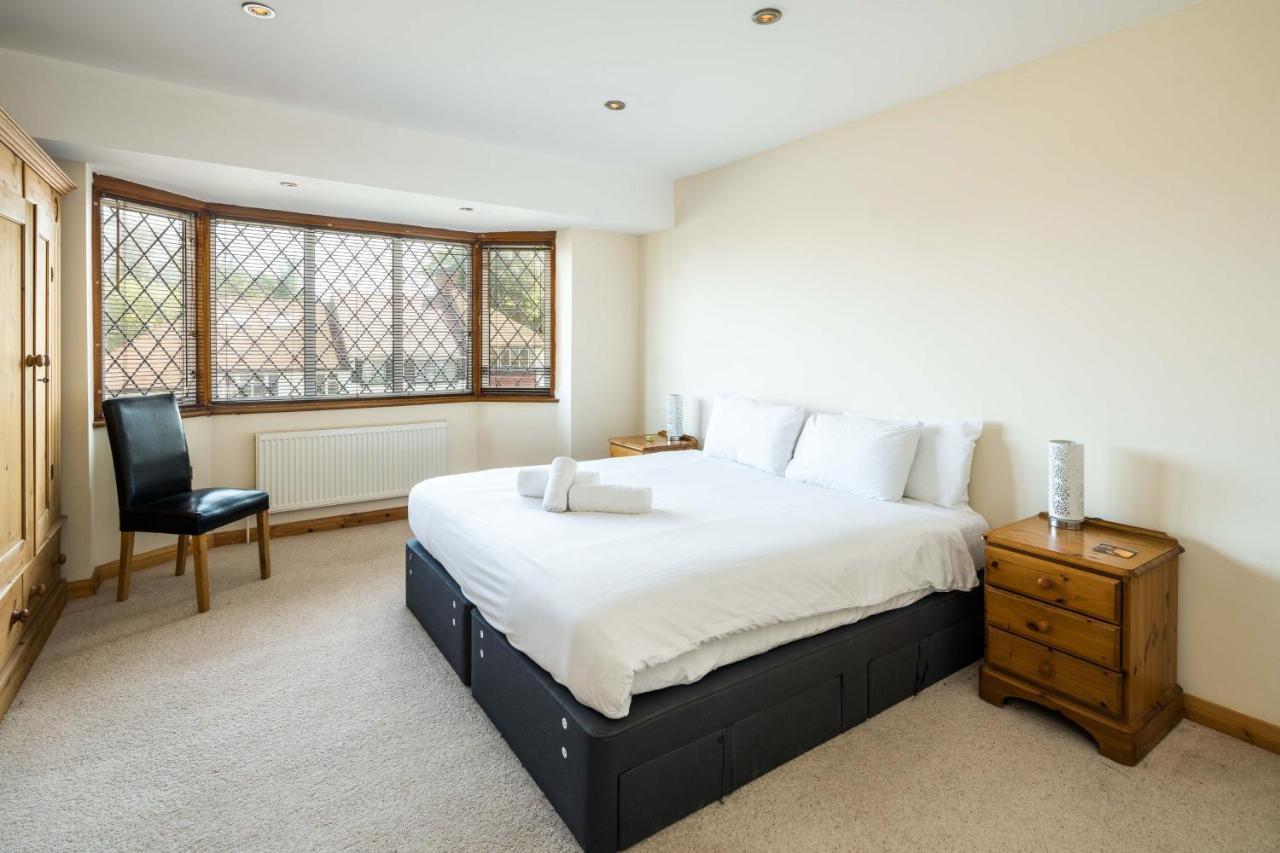 Elegant 2bd House With Garden And Decked Patio Londen