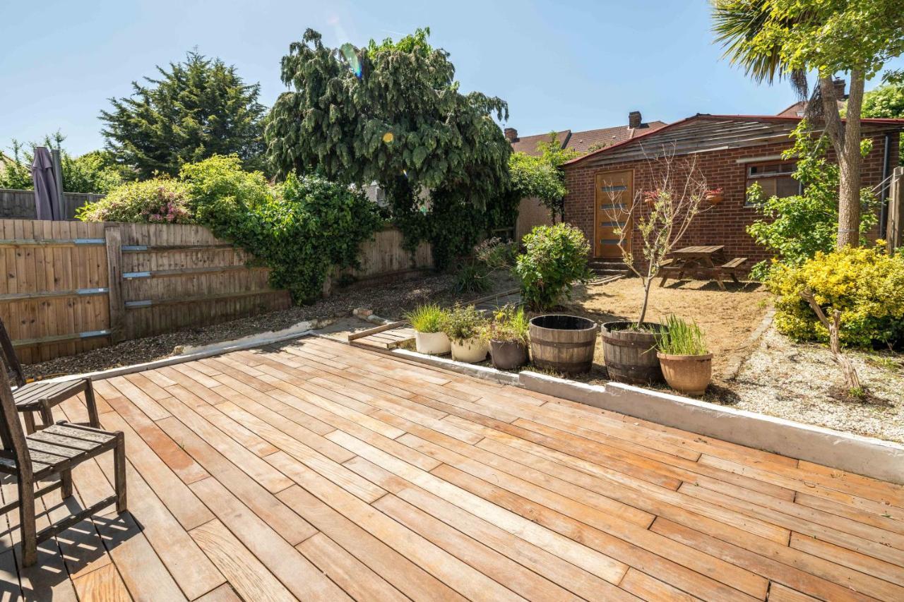 Vakantiehuis Elegant 2bd House With Garden And Decked Patio Londen