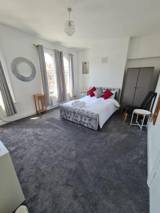 Three Bedroom House * Londen