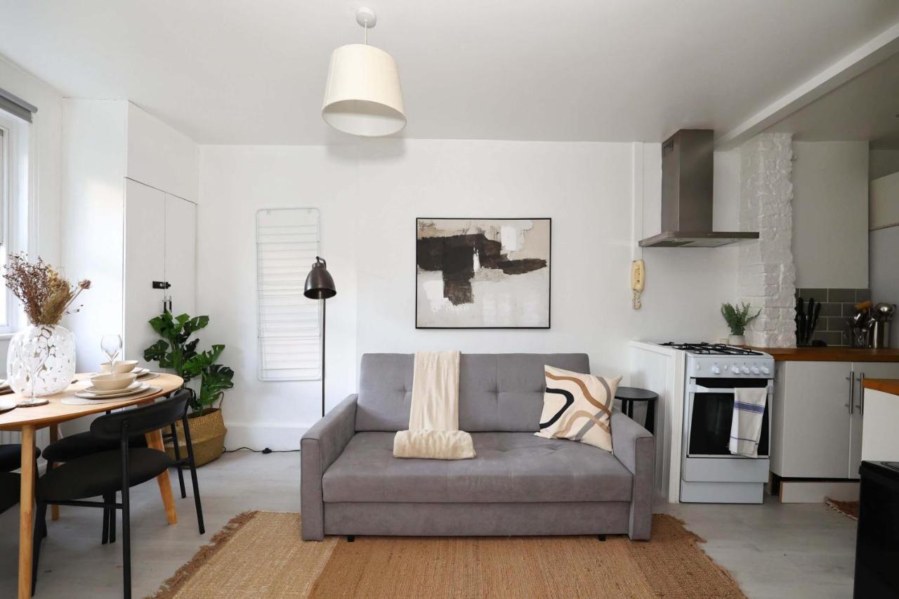 W For 4. Open Plan Kitchen/living Appartement