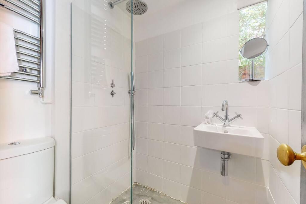 Whimsical 4 Bedroom House In Elephant And Castle * Londra