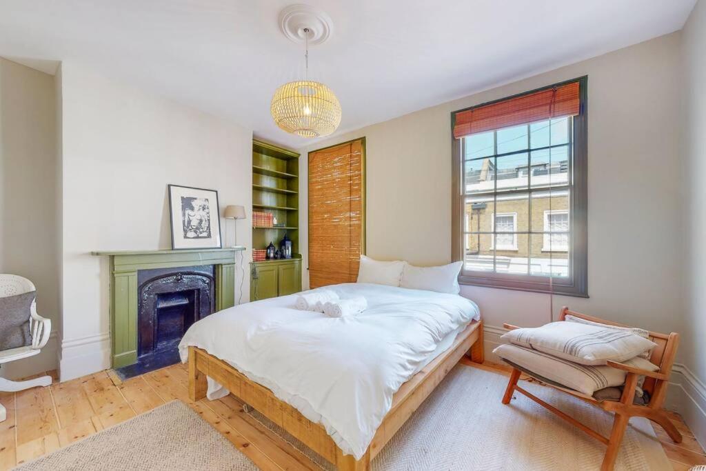 Whimsical 4 Bedroom House In Elephant And Castle London