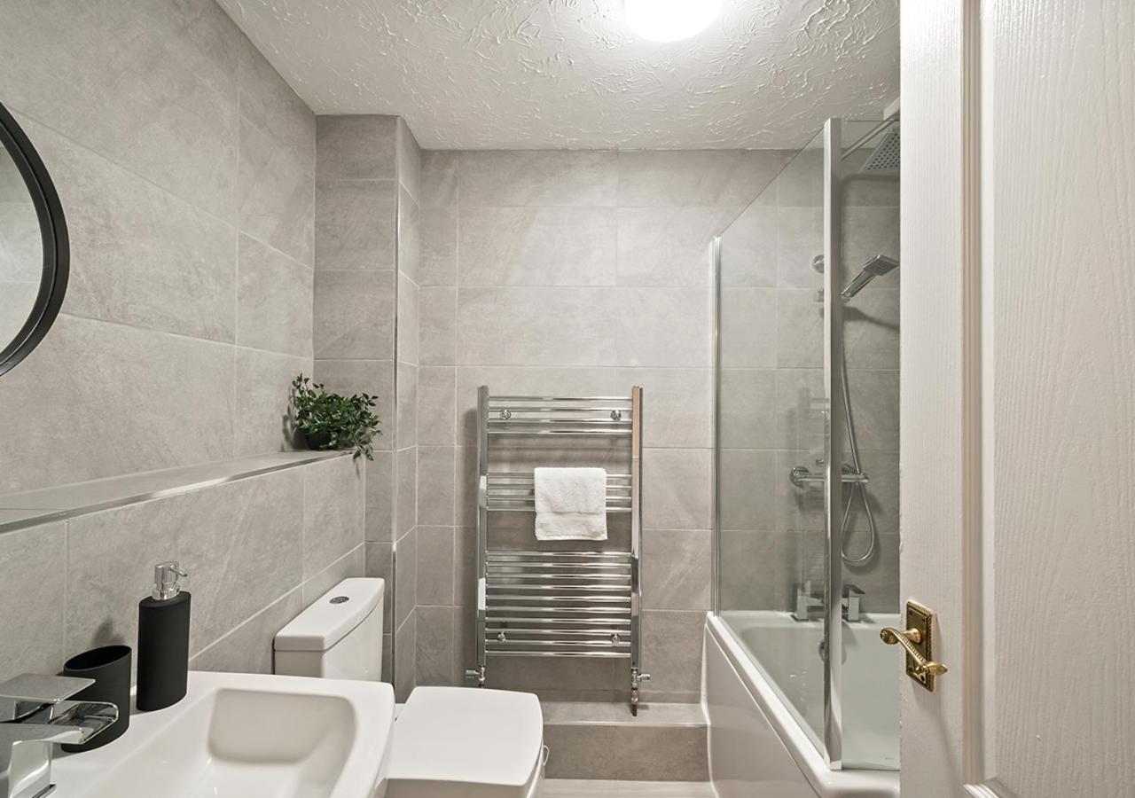 Vakantiehuis East House Near Tube With Parking *