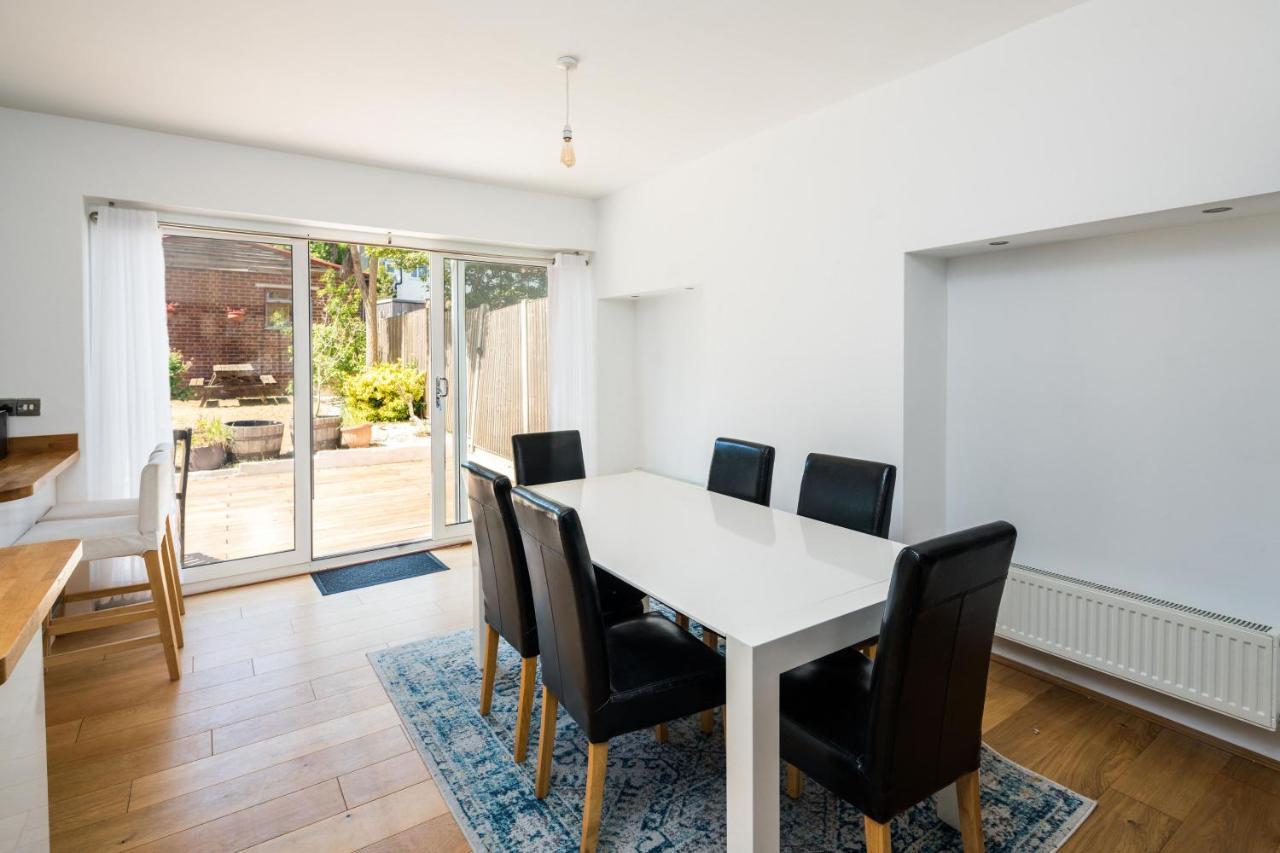 Vakantiehuis Elegant 2bd House With Garden And Decked Patio *