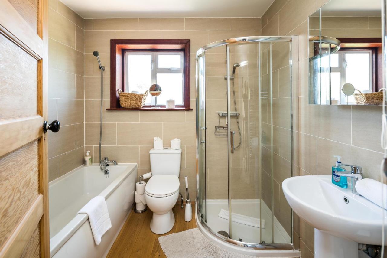 Vakantiehuis Elegant 2bd House With Garden And Decked Patio Londen