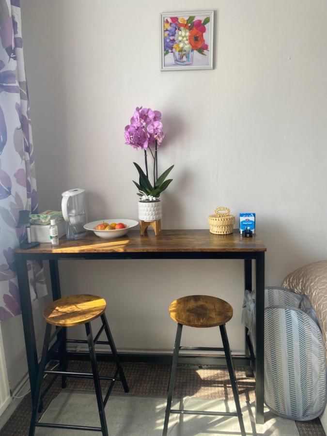 One Double Bedroom In A Shared * London