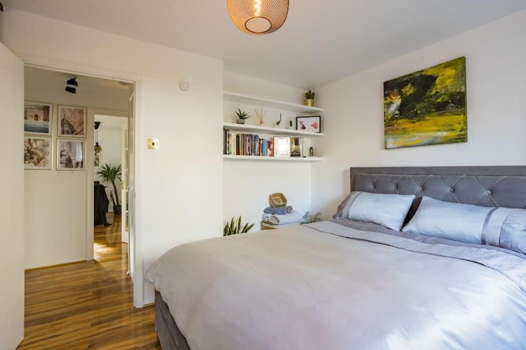 Bright &spacious One Bedroom Flat Off Canary Wharf * Londres